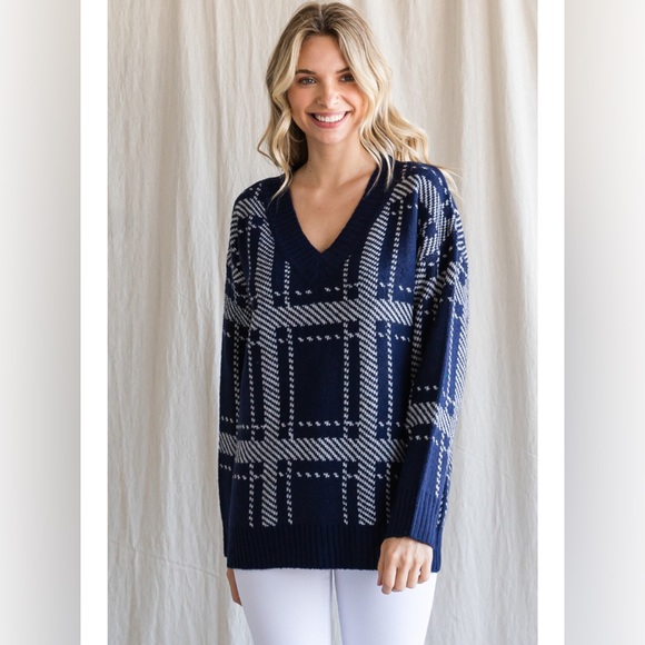 Sweater - Picture 4 of 4